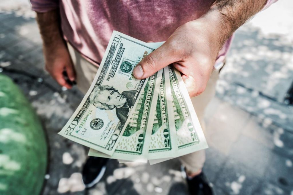 21 Best Ways to Invest Money in Your 20s